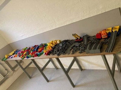 Lego Duplo, diverse, En stor kasse dublo diverse bla,togbane med 10 lige skinner, 35 buede og andre 