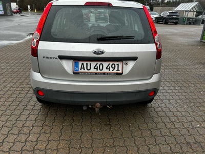 Ford Fiesta, 1,3 Ambiente, Benzin, 2005, km 240000, sølvmetal, 5-dørs, Fin lille 5 dørs Fiesta. Med 