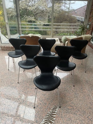 Arne Jacobsen, “7”, Syver, 3107, Stol, Arne Jacobsens “7” syver stol. Sort Savannah læder, mindre br