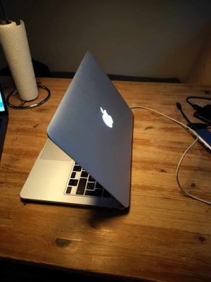 MacBook Pro, 2015, 8 GB ram, 128 GB harddisk, Rimelig, Macbook pro 13" fra 2015:) Tænder hver gang. 