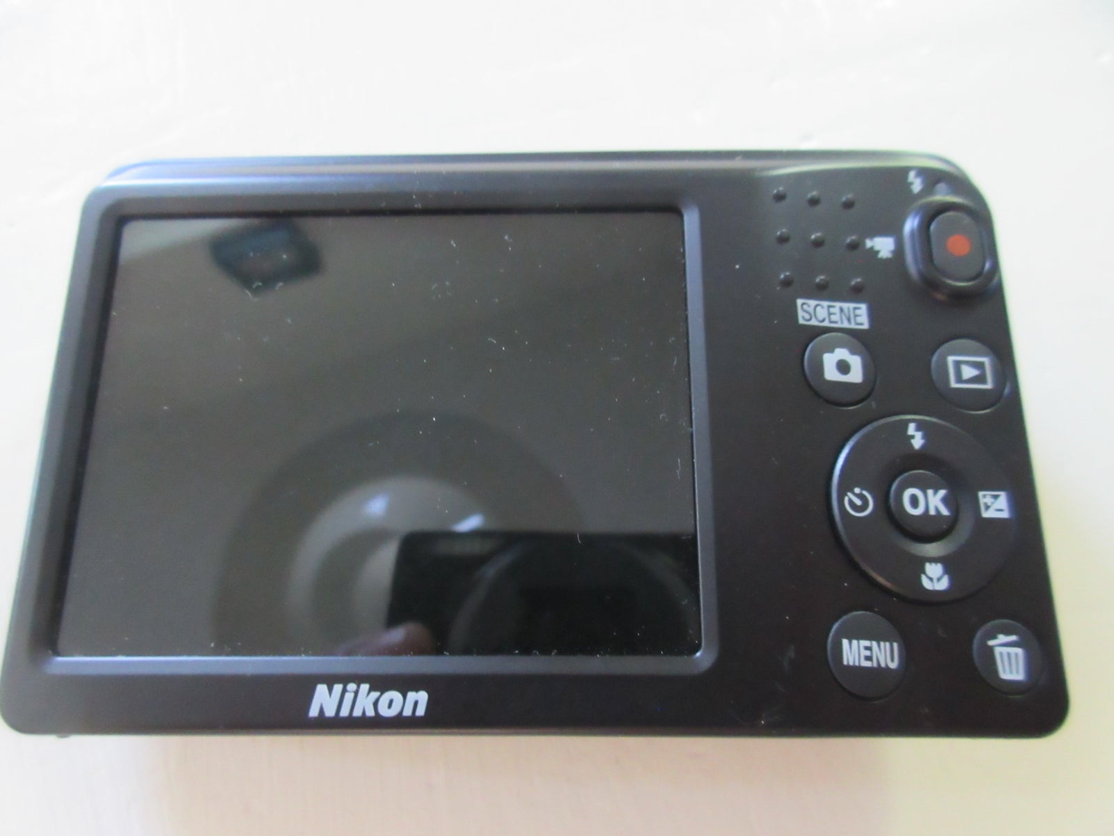 Nikon Coolpix A10, 16.1 megapixels, 5 x optisk zoom