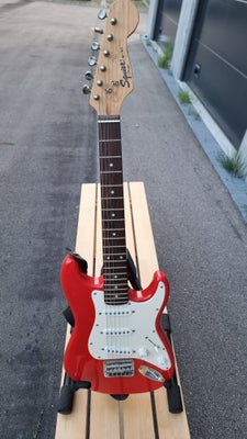 Elguitar, Fender Squier Mini, Børne guitar. Pæn stand. Har dog en løs forbindelse, som skal laves. D