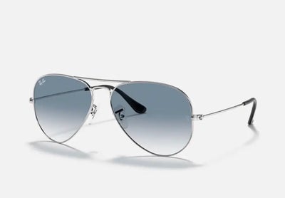 Solbriller unisex, Ray-Ban, De super fede Ray-Ban aviator solbriller med sølv stel og blå glas. 

So