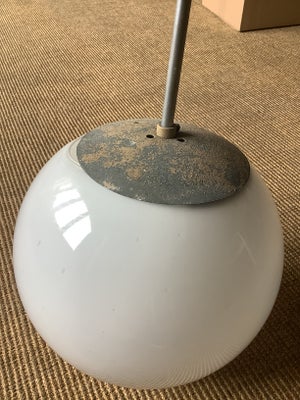 Pendel, Gl. glaslampe. Ca. 80 cm i omkreds, 60 cm i højde