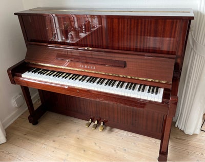 Klaver, Yamaha, U1, opretstående klaver 
Yamaha U1
pæn træfarvet
velholdt

vi har selv købt det af P