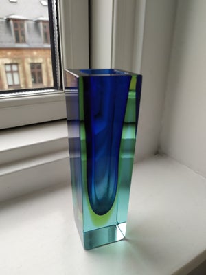 Glas, Vase, 14,5 cm høj. Murano glas. Meget lille skade, som kan anes på billede nr 2
