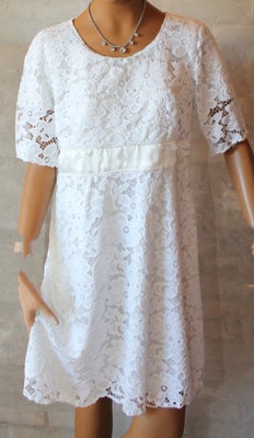 Anden kjole, Ukendt, str. M,  Hvid,  Silke og blonder,  Ubrugt, Ny designet kjole med blonde elastis