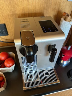 Kaffemaskine, Nespresso, Lattissima Pro, Longhi. 

Velholdt og fuld funktionsdygtig. Den har fået ka