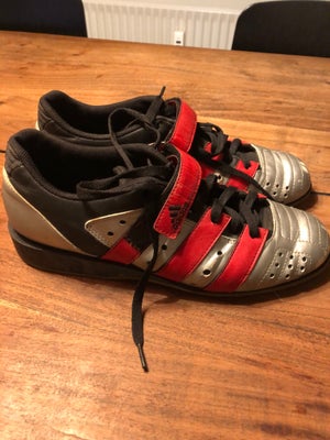 Fitnesssko, Adidas Ironwork 2, Adidas , str. 44 2/3, Den klassiske vægtløftnings sko fra Adidas.
Fit