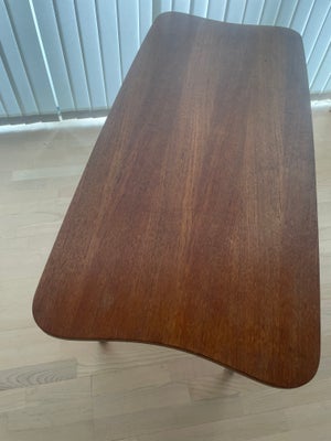 Sofabord, teaktræ, b: 55 l: 119 h: 55, Teaktræ
Super fint sofabord i Teaktræ, med minimale brugsspor