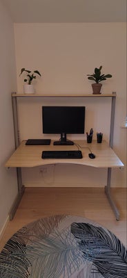 Skrivebord, b: 127 d: 90 h: 144, Computer desk, in perfect condition. Very comfortable, like new!
It