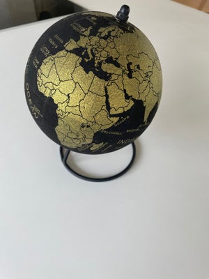 Fin globus i sort og guld fra casa Living.  , Casa Living, Højde 23 cm og bredde 19 cm