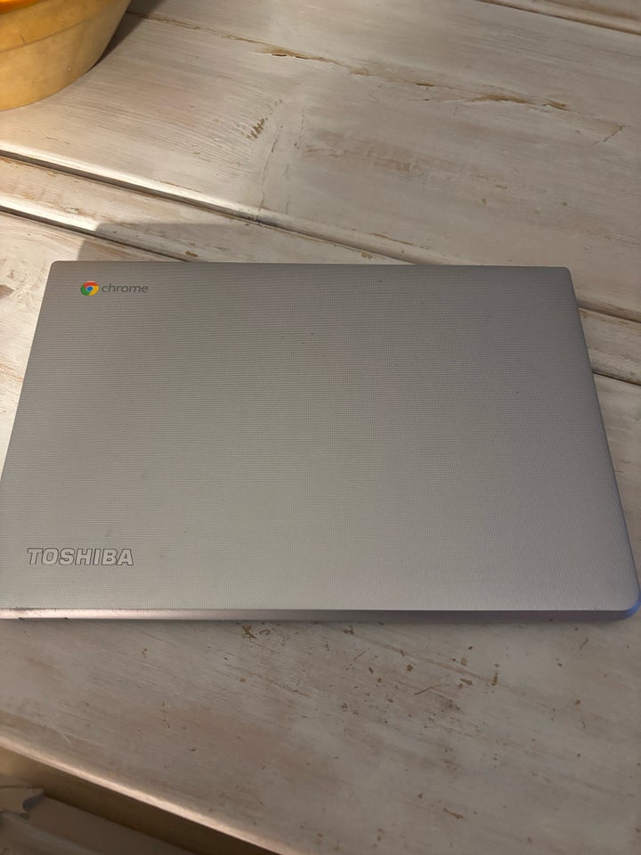 Toshiba Chromebook CB30 , 2 GB ram, 16 GB harddisk