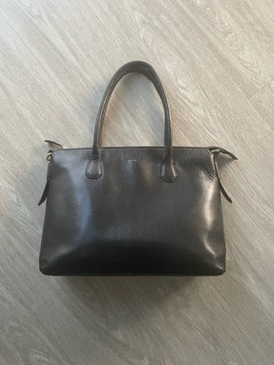 Skuldertaske, andet mærke, læder, Lækker Hera computertaske i sort læder.

Den er købt marts 2022 og