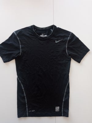 T-shirt, Nike Pro Combat, str. 38, Næsten som ny, Løbe t-shirt i str S. Er som ny.
( 76 )