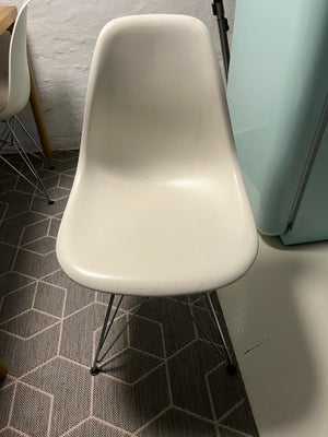 Charles Eames, stol, DSR, 4 styk Charles Eames DSR stole sælges. 
350,- kr. pr. Styk, men køb alle 4