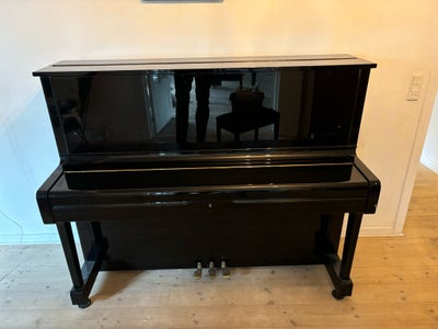 Klaver, Yamaha, U1, Velholdt blankt sort Yamaha U1 klaver fra 1978 
Alle tangenter virker og det spi