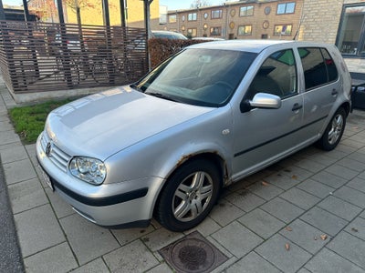 VW Golf IV, 2,0 Trendline, Benzin, 2002, km 424000, sølvmetal, træk, ABS, airbag, 5-dørs, centrallås