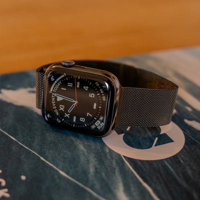 Smartwatch, Apple, Apple Watch Series 7, 45mm Rustfrit stål, Space gray m. Milanese Loop

Sælger min