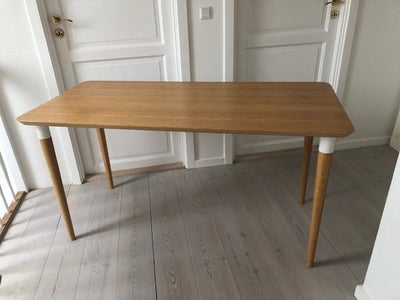 Skrivebord, Ikea, b: 140 d: 65 h: 73, Anfallare/Hilver bambus-bord. 
Dejligt bord i næsten perfekt s