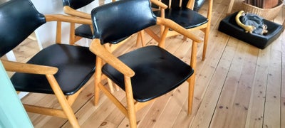 Spisebordsstol, Massivt egetræ, 4 stk spisebordstole Svend Åge Eriksen gm11.
I eg.
Super velholdte.
