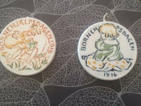 Platter, 2 Børnehjælps platter fra 1916