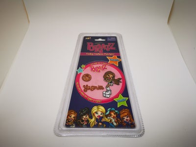 Bratz, Strygemærker eller klistermærke, Brats patches fra 2003. Helt ny i ubrudt emballage. Fra ikke
