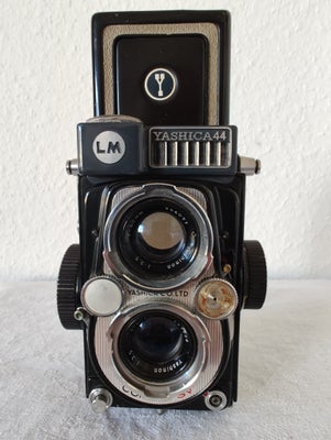 Yashica, yashica-44LM, Defekt, Et yashica-44LM er til salg,
det er sort/grå og til 127/4x4 cm film.
