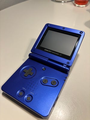 Nintendo Gameboy advance SP, God, Flot blå Gameboy Advance SP sælges. Spillet Super Mario Bros 3 og 