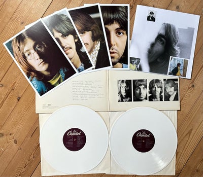 LP, The Beatles, White Album, The Beatles White Album på hvid vinyl.
Inkl. 4 fotos samt plakat.
Kan 
