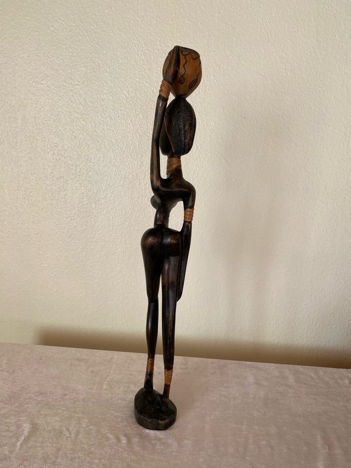 Afrikansk figur i træ, Håndlavet