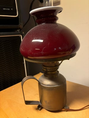 Anden bordlampe, Holmegaard, Holmegaard bordlampe med Bordeaux farvet skærm.
Højde ca 17 cm