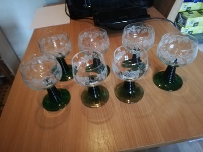 Glas, Vin glas, Rømerglas, 7 stk . Rødvins glas grøn stilk og ranker i glas 14 cm høje og 8 cm i dia
