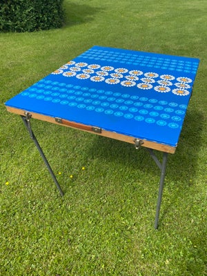 Vintage campingbord, Brugt campingbord med 5 klap stole
90 x 72 cm
