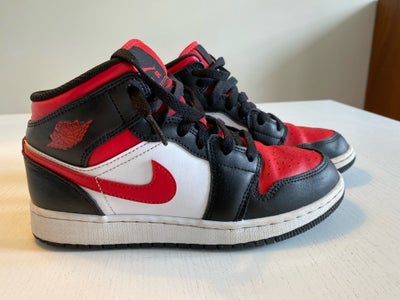 Sneakers, str. 36,5, Nike Air Jordan ,  Rød/hvid/sort,  God men brugt, Air Jordans - meget velholdte