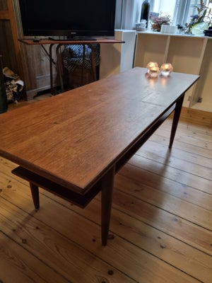 Sofabord, teaktræ, b: 52 l: 150 h: 53, Sælger dette smukke teak sofabord pga pladsmangel 
Sofaen sæl