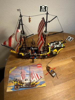 Lego Pirates, 6285, Lego pirat 6285 sælges
En clips på et stort flag er knækket
4x10 Light cray plat