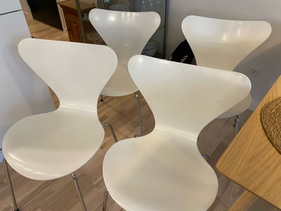 Arne Jacobsen, stol, 7er, 4 stk hvide 7er stole sælges samlet-giv et bud 
De fremstår rigtige fine i