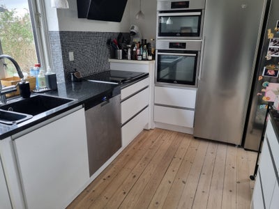 Køkken, komplet, Vordingborg køkken, Vordingborg køkken fra 2016 sælges. 

3 skuffeskabe med sokkels