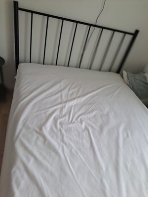 Dobbeltseng, New, b: 140 l: 200, We are selling the new bed because we bought 2 double beds but now 