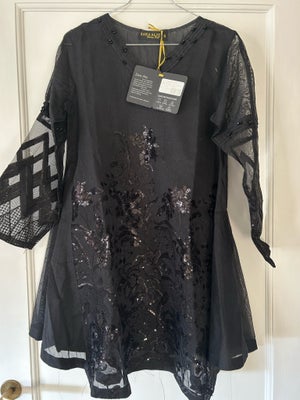 Festkjole, Zara Aliz , str. S, Helt ny sort netkjole med A Line facon i sort med pailletter og perle