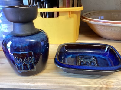 Keramik, Vase & fad, Vase og fad i Søholm keramik.
Specialudgave da N.L. Dehn’s dampvaskeri havde ju