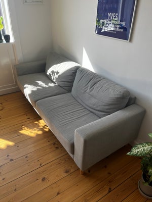 Sofa, stof, 2 pers., Hent denne sofa gratis. Du skal selv bære den ned fra 3 etage. Den er har lidt 
