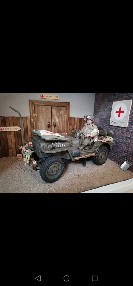 Fjernstyret bil, Rochobby Medic Jeep, skala 1/12