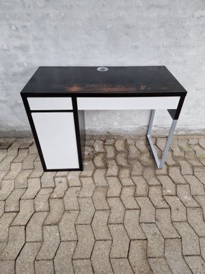 Skrivebord, Ikea, Fint skrivebord fra Ikea BORTGIVES.

Skal afhentes på adressen i Karlslunde.