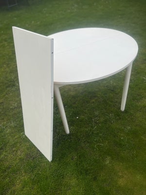 Spisebord, Træ, Dansk, b: 106 l: 106, Retro hvid malet rundt spisebord med en plader
Bliver meget pæ