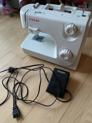 Symaskine, Singer 8280, Er aldrig blevet brugt pånær en lille test, så ingen brugsspor eller fejl.
