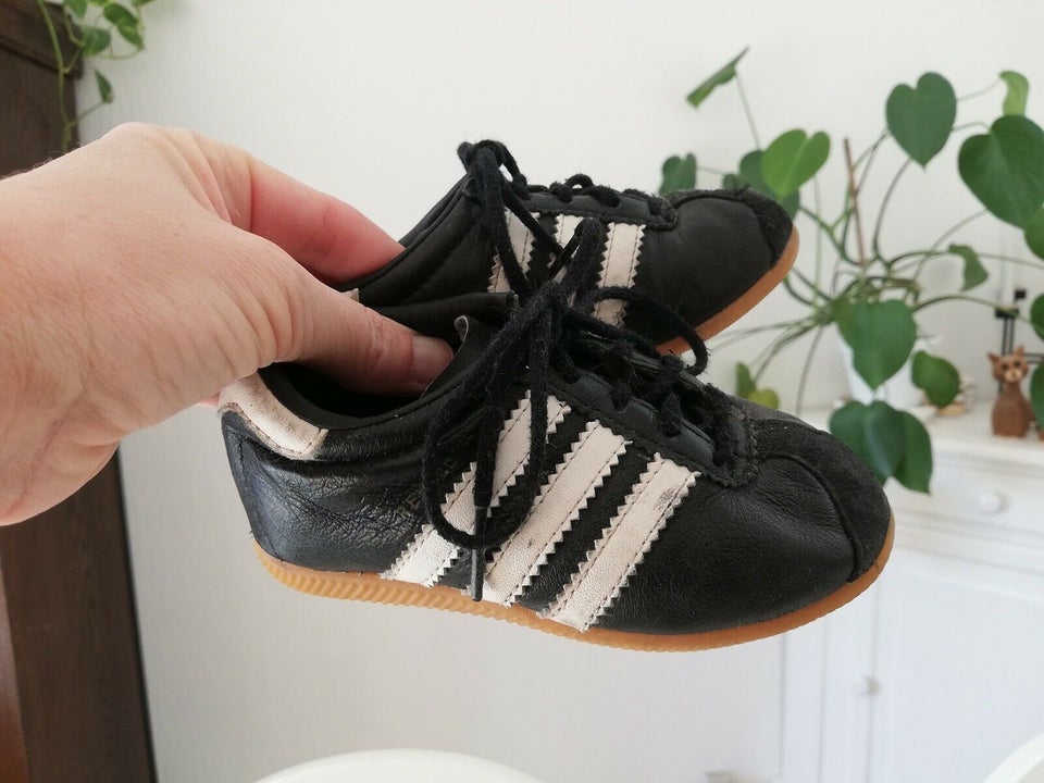 Sneakers, str. 23, Adidas