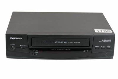 VHS videomaskine, Daewoo, DV-K281, med fjernbetjening, God, God enkel maskine med 2 scartstik for ud