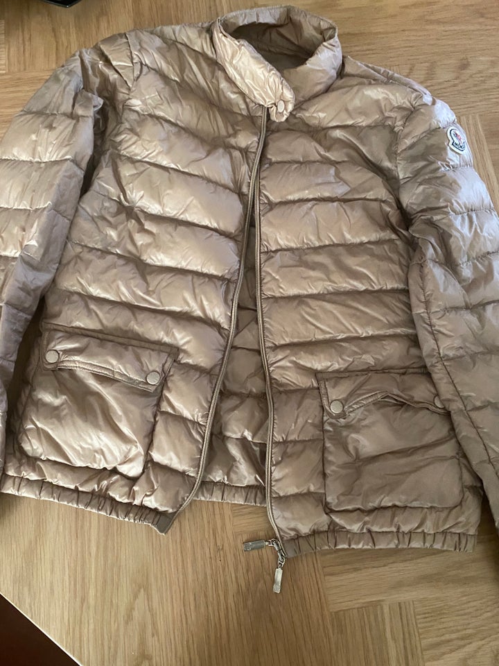 Andet, str. 36, Moncler